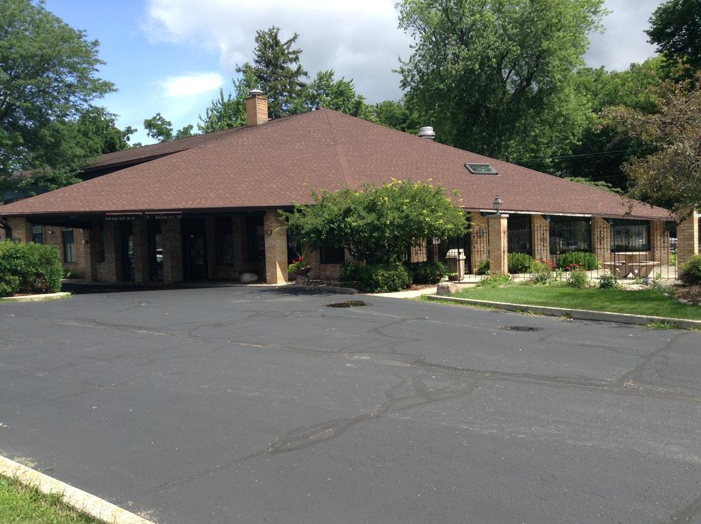 Americinn By Wyndham Delafield Exterior photo